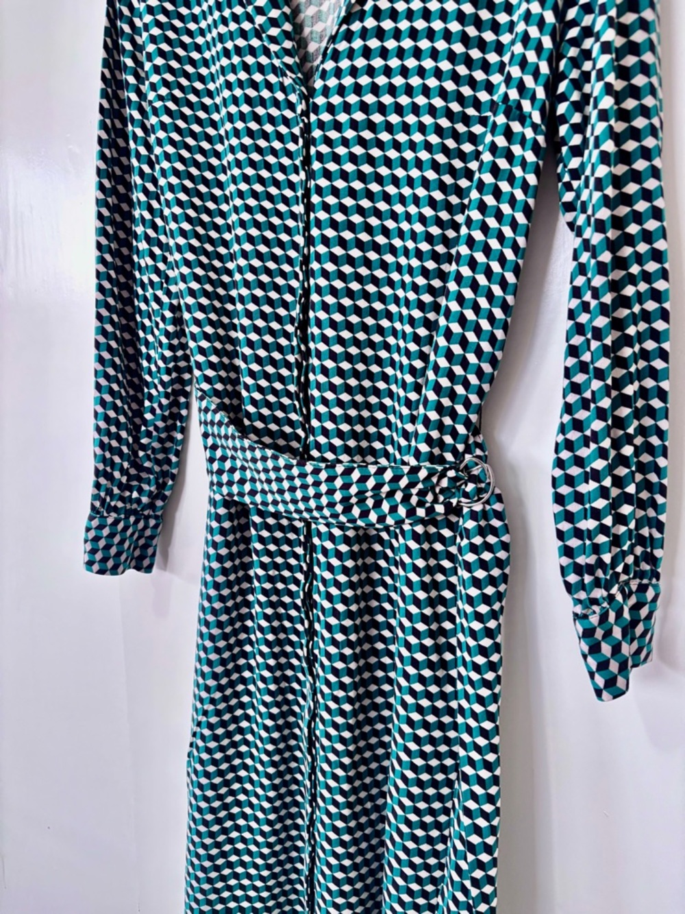 H&M| Optical 3D Geometric Green Black & White Midi v-Neck Long Sleeve Dress Sz 6 - Picture 3 of 7